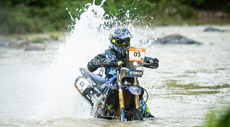 moto de rally em ação