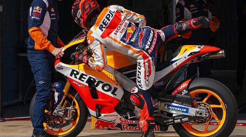 Marc Marquez com sua moto Honda 