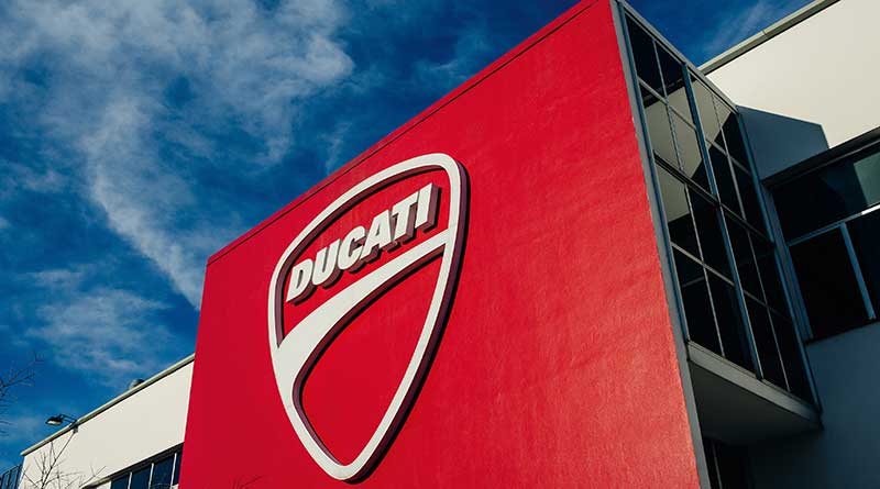 fachada da fábrica da Ducati 