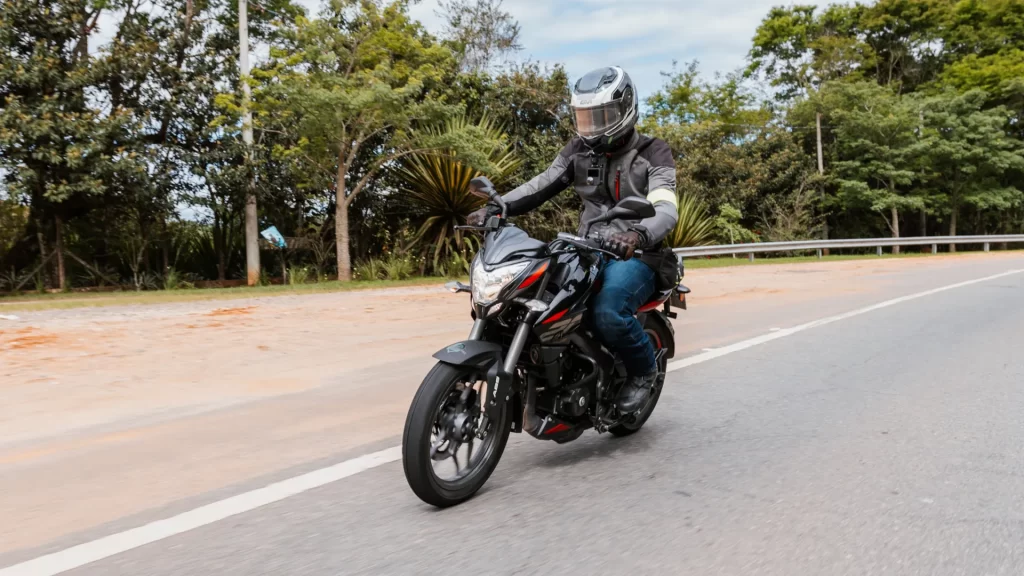 cilindrada bajaj dominar 200