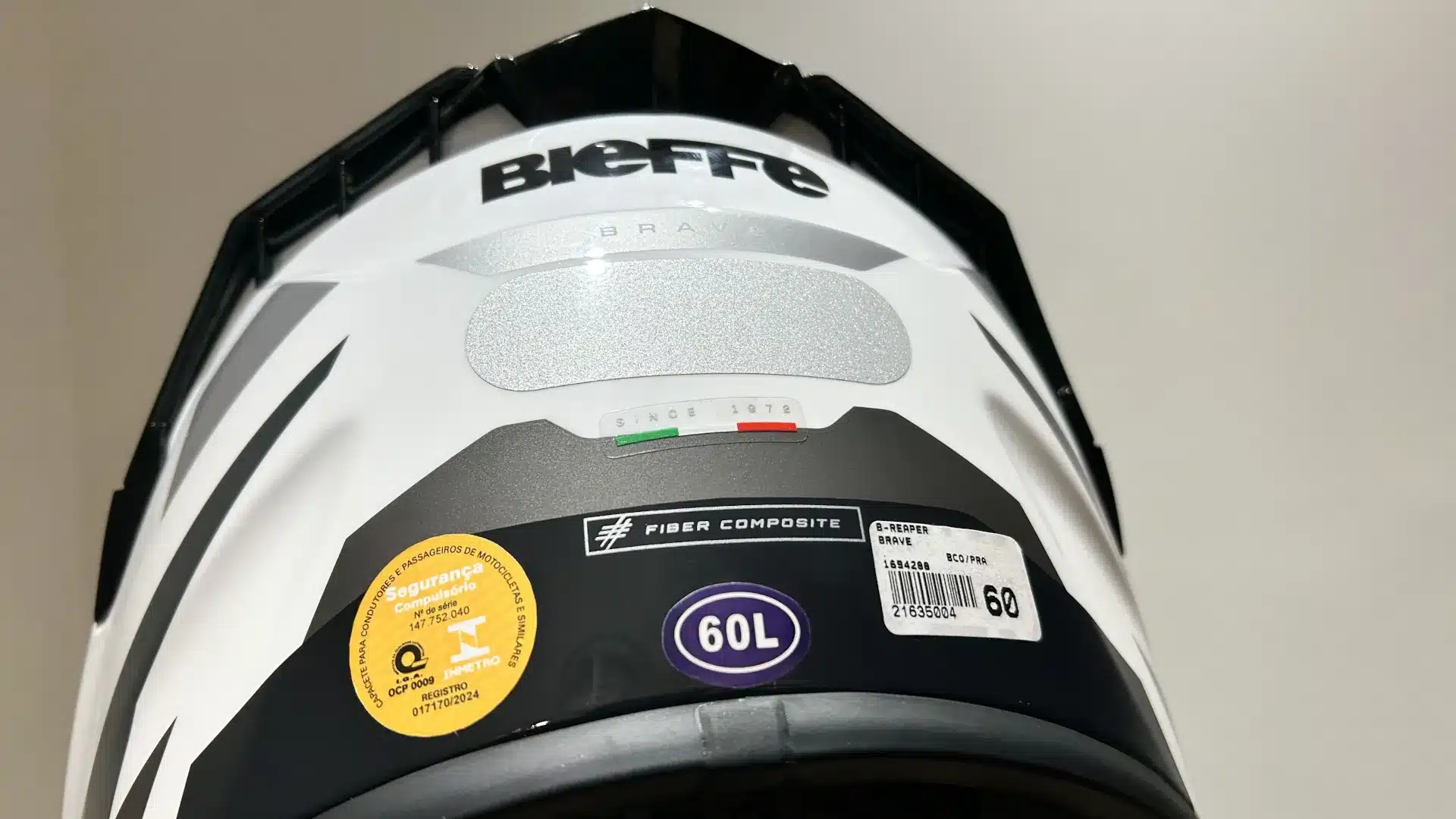 capacete de fibra composta